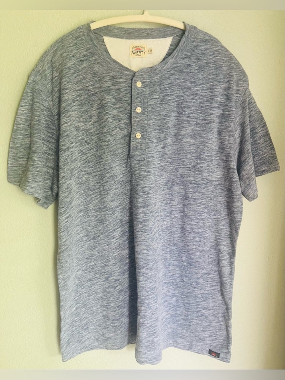 Faherty Mens Henley, Heather Blue Cotton Short-Sleeve, Size L, EUC.